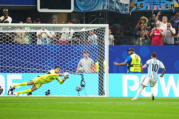 Ảnh bài viết Petit lý giải vì sao Messi không bao giờ mất quyền đá penalty ở Argentina