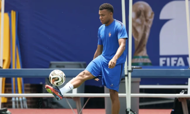 Mbappe sẵn sàng xung trận trước Tây Ban Nha. Ảnh: Getty Images.