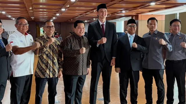 Mitchell Baker cùng các quan chức Indonesia. Ảnh: Instagram.