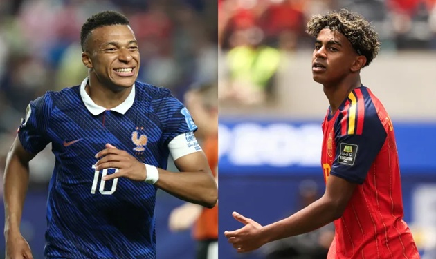 Mbappe so tài với Yamal. Ảnh: Getty Images.