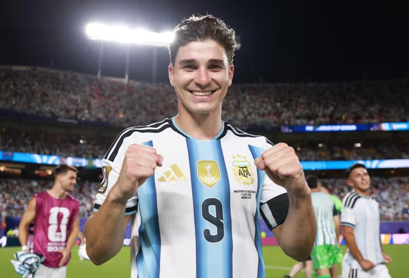 Ảnh bài viết Alvarez ngó lơ Arsenal cùng PSG vì giấc mơ Barca