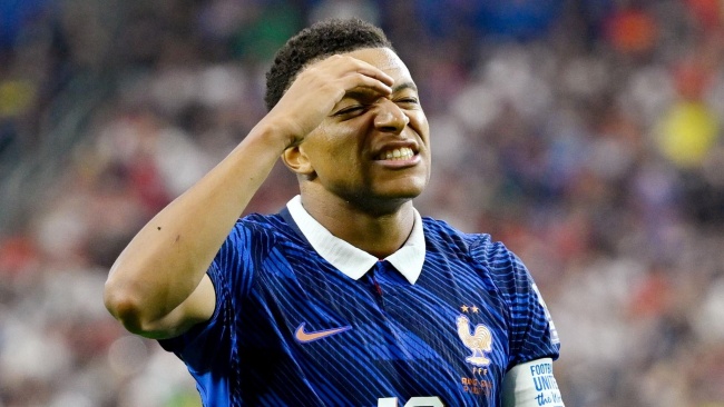 Mbappe bế tắc trước h&agrave;ng thủ T&acirc;y Ban Nha. Ảnh: Sky Sports.
