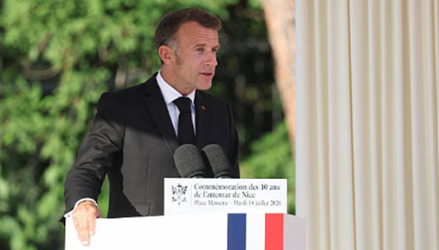 Tổng thống Emmanuel Macron động viên tuyển Pháp. (Ảnh: Getty Images)