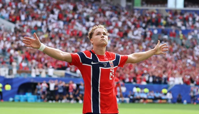 Ảnh bài viết Andreas Schjelderup lọt tầm ngắm nhiều ông lớn Ngoại hạng Anh