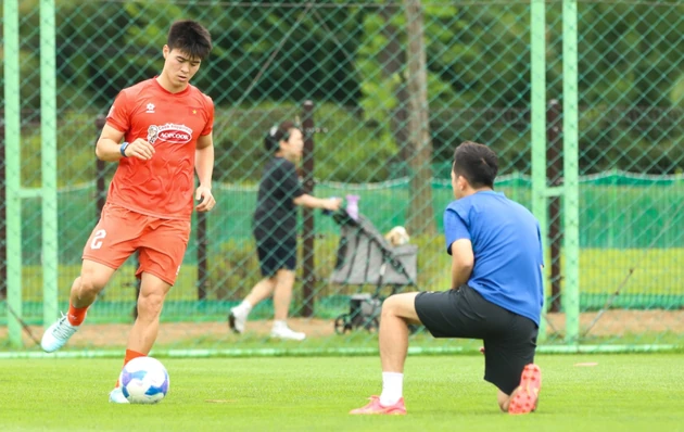 Duy Mạnh dính chấn thương khá đáng tiếc. Ảnh: VFF.