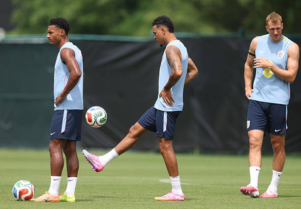 Rogers và Watkins có thể tạo đột biến từ băng ghế dự bị. Ảnh: Getty Images.