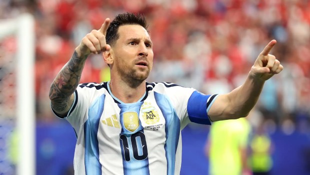 Ảnh bài viết Cựu sao Argentina cảnh báo Tuchel đừng cố bắt chết Messi