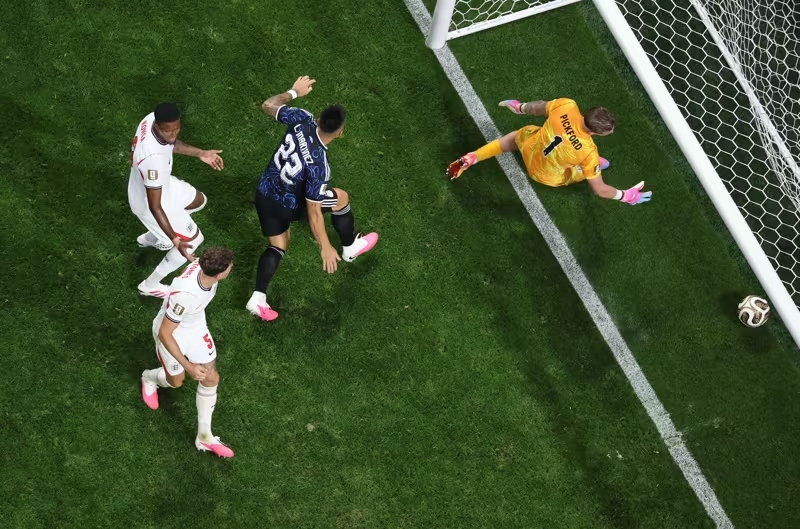 Lautaro Martinez ghi bàn ở phút bù giờ để kết liễu Tam Sư. Ảnh: FIFA.com.