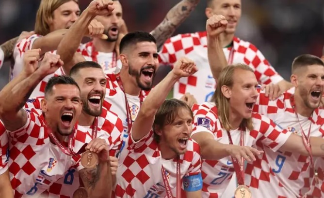 Croatia đã ăn mừng cuồng nhiệt với tấm huy chương đồng World Cup 2022. Ảnh: Getty Images.
