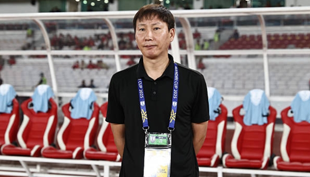 HLV Kim Sang-sik đứng trước áp lực nhân sự và bài toán bảo vệ ngôi vương. (Ảnh: Getty Images)