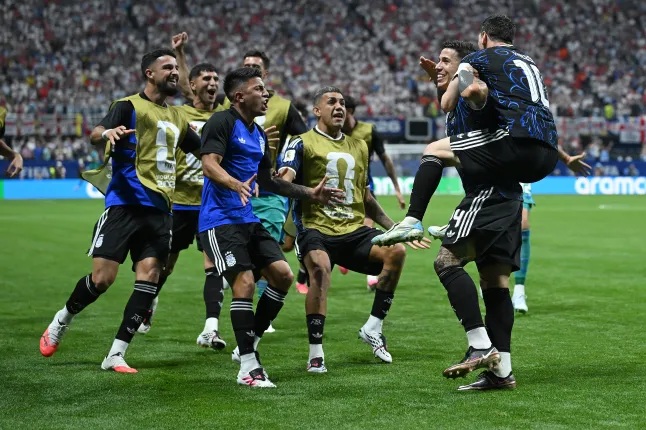 Argentina đã ngược dòng hạ tuyển Anh. Ảnh: Getty.