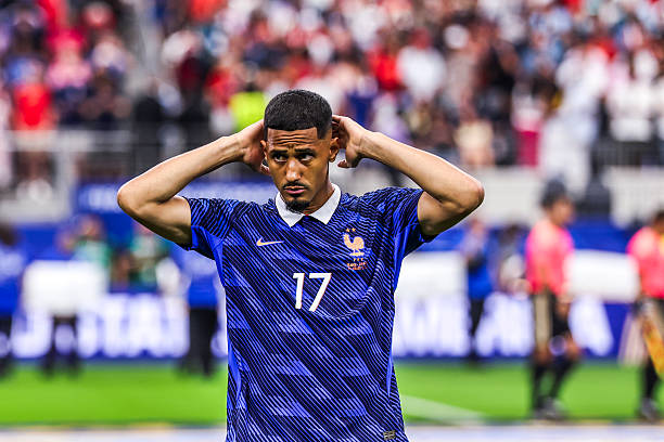 Arsenal buộc phải thay đổi kế hoạch chuyển nhượng vì William Saliba. Ảnh: Getty Images