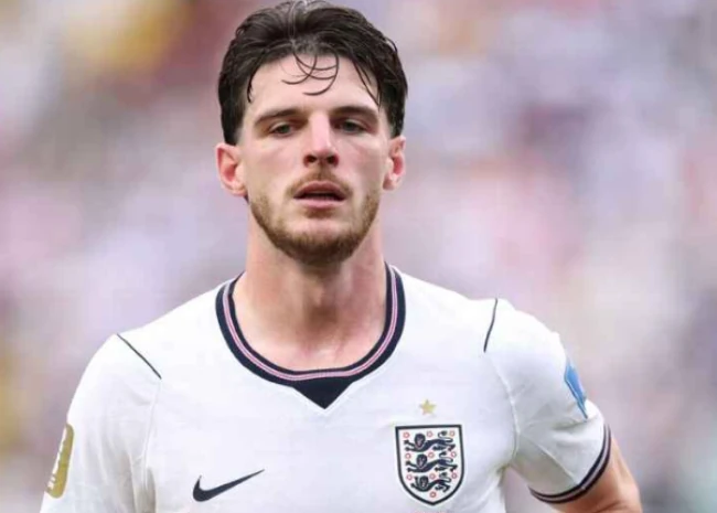 Ảnh bài viết Graeme Souness khẳng định Declan Rice nên đá trung vệ