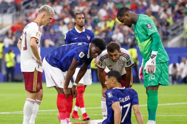 Saliba dính chấn thương lưng, nguy cơ nghỉ dài hạn. Ảnh: Getty.