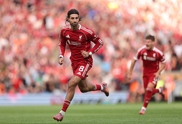 Gia hạn với Szoboszlai chưa giúp Liverpool giải quyết hết vấn đề nơi tuyến giữa. Ảnh: Getty Images.