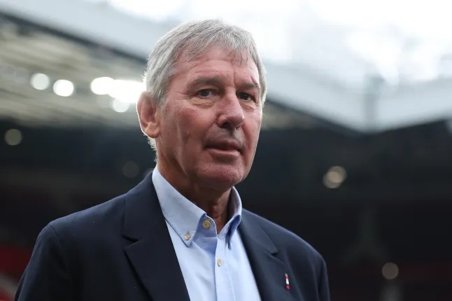 Ảnh bài viết Bryan Robson thúc giục MU "nẫng tay trên" Bruno Guimaraes từ Arsenal