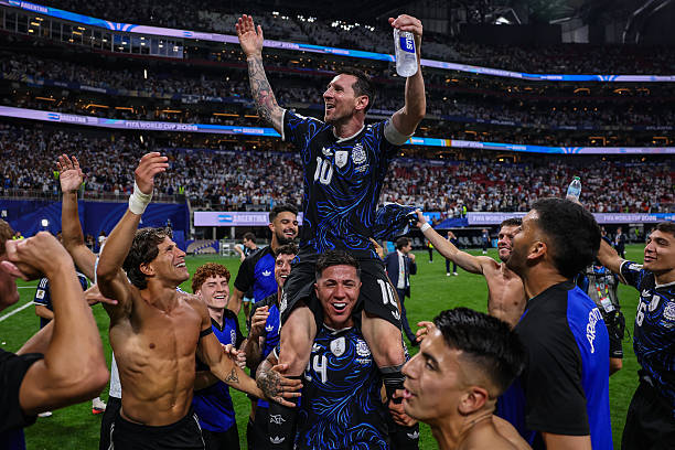 Siêu sao Messi vẫn là trung tâm trong lối chơi Argentina. Ảnh: Getty Images.
