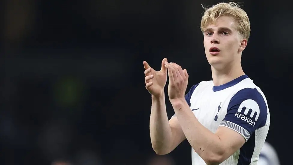 Ảnh bài viết Bán Bergvall 50 triệu bảng, Tottenham gom tiền mua Savinho