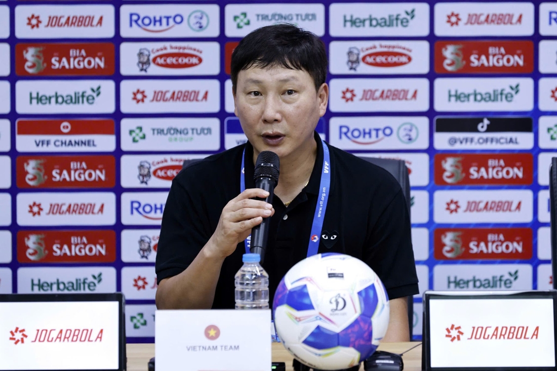 Ảnh bài viết Việt Nam hạ Myanmar 4-0, HLV Kim khen sao nhập tịch