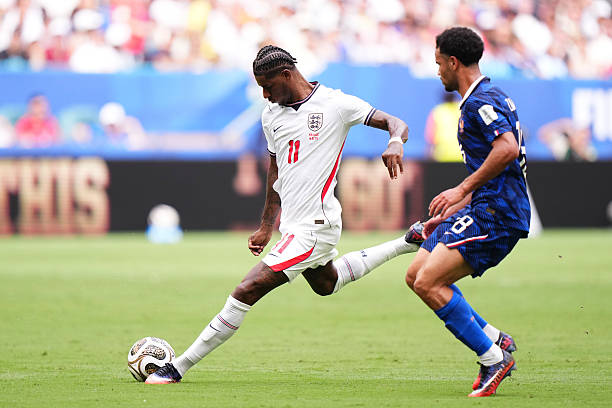 Những người khác lại mô tả đây là "cú xỏ háng ê chề nhất giải đấu." Rashford cho thấy anh chơi rất bùng nổ. Ảnh: Getty Images.

Dù không ghi bàn, những pha xử lý kỹ thuật của Rashford làm nổi bật sự tự tin và cảm hứng chơi bóng trong bối cảnh tuyển Anh có màn trình diễn tấn công đầy bùng nổ. Ảnh: Getty Images.

Đây cũng là lời nhắc nhở dành cho người hâm mộ United về phẩm chất định đoạt trận đấu mà anh có thể mang lại khi đạt phong độ cao nhất. Ảnh: Getty Images.

Trước khi rời sân sau 45 phút thi đấu, Rashford để lại dấu ấn với pha kiến tạo cho Saka lập công. Ảnh: Getty Images.

Nếu cải thiện khả năng dứt điểm, Rashford sẽ còn bùng nổ hơn nhiều ở mùa tới. Ảnh: Getty Images.