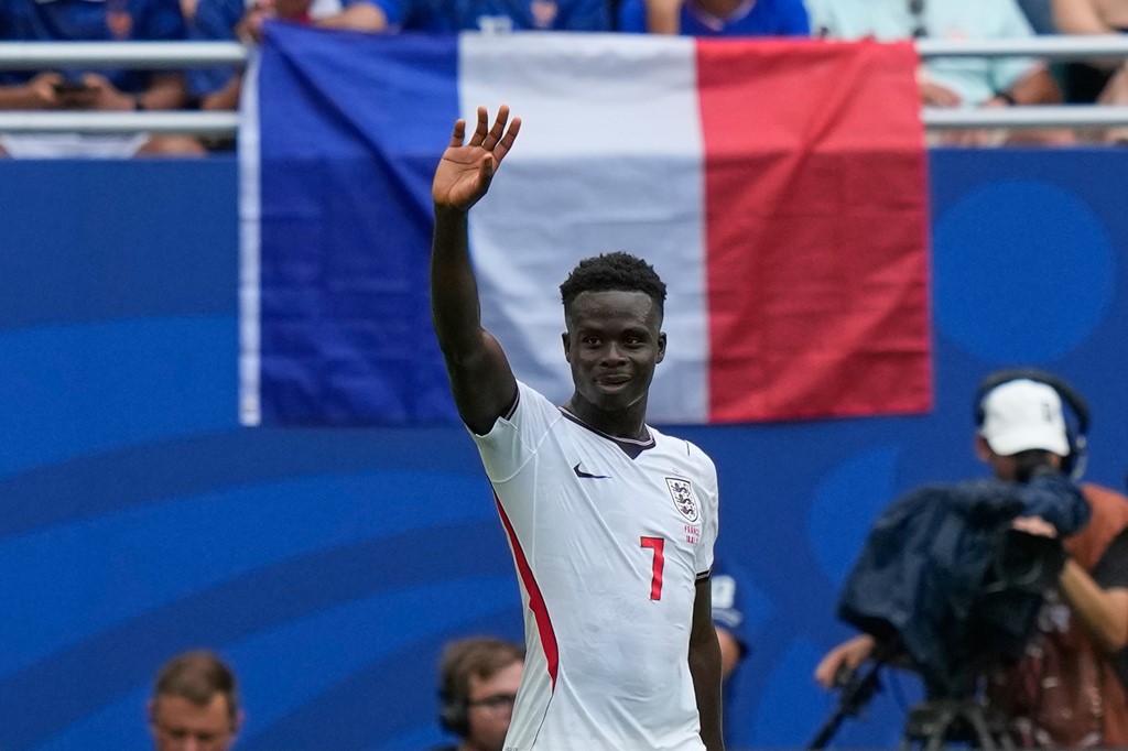 Bukayo Saka – 9.1 điểm. Ngôi sao sáng nhất trận đấu với một cú hat-trick đẳng cấp. Tốc độ và sự lắt léo của tiền đạo Arsenal khiến cánh trái của Pháp bị đe dọa. Ảnh: Sky Sports.