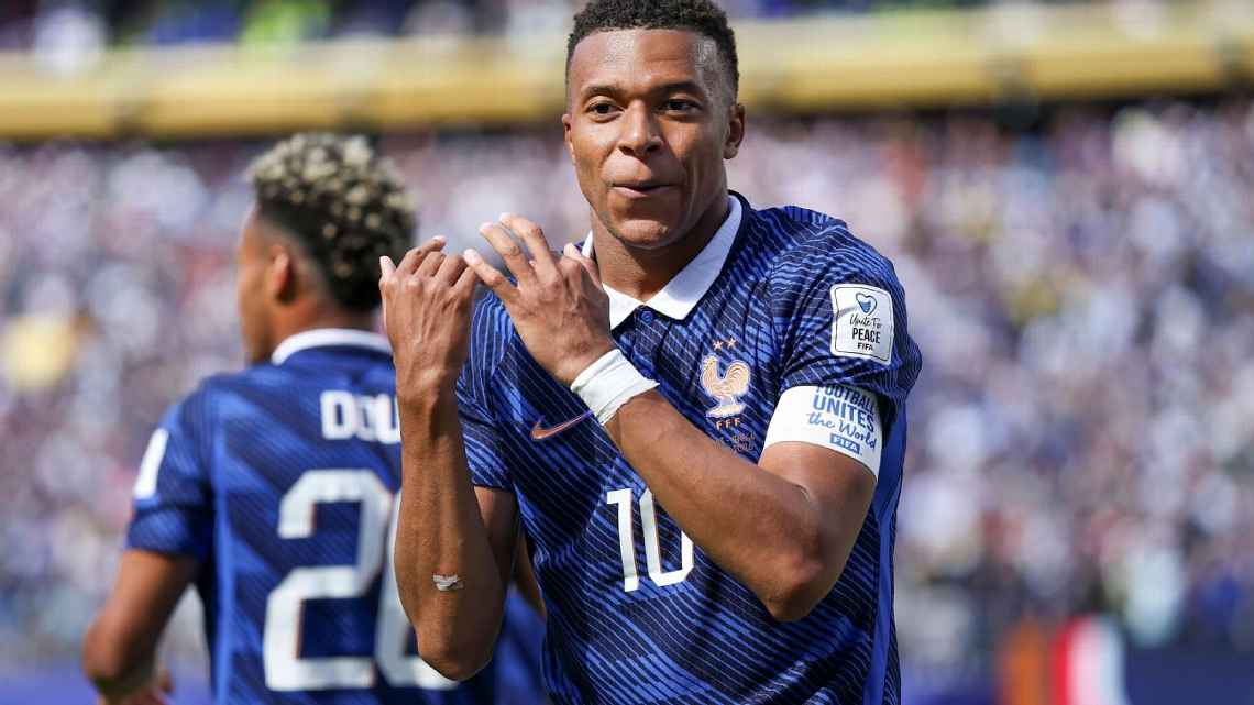 Mbappe đang dẫn đầu cuộc đua Chiếc giày vàng. Ảnh: Getty.