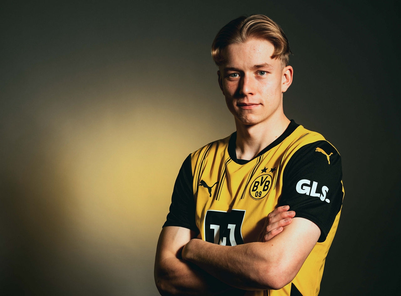 Daniel Svensson được cho là nằm trong tầm ngắm của cả Liverpool và Arsenal. Ảnh: Borussia Dortmund FC.