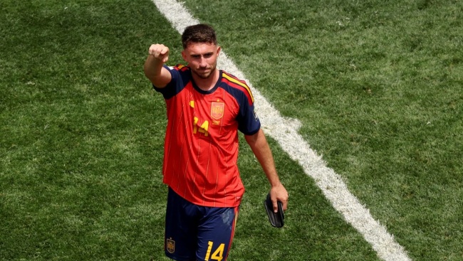 Laporte tỏa sáng trong màu áo La Roja. Ảnh: Getty.