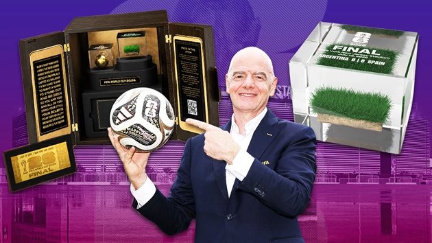 FIFA rao bán những mảnh cỏ nhỏ từ sân MetLife. (Ảnh: The Sun)