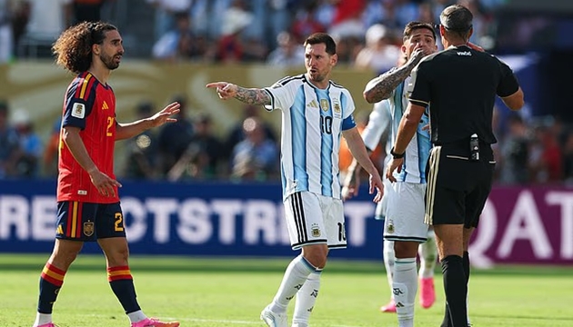 Ảnh bài viết Rooney chê trách Messi vì đòi thẻ đỏ cho Cucurella