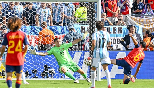 Emiliano Martinez xứng đáng với mọi lời ngợi khen. (Ảnh: Getty IMages)