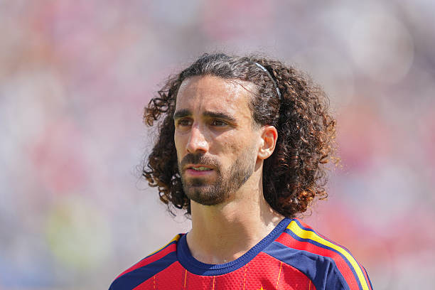 Marc Cucurella (6.6): Tiếp tục thể hiện phong độ ổn định trong màu áo đội tuyển. Anh phong tỏa tốt tầm hoạt động của Messi, đồng thời mang lại sự quyết liệt trong tranh chấp và tích cực hỗ trợ sức tấn công bên hành lang cánh. Ảnh: Getty Images.

Rodri (6.7): Chứng tỏ đẳng cấp trong việc điều tiết nhịp độ trận đấu. Anh kiểm soát không gian trung lộ vô cùng hiệu quả và gần như làm chủ hoàn toàn khu vực giữa sân trong phần lớn thời gian thi đấu. Ảnh: Getty Images.

Fabian Ruiz (6.7): Hoàn thành tốt nhiệm vụ kiềm tỏa hàng tiền vệ Argentina và tạo ra được một vài tình huống mở ra cơ hội tấn công cho đồng đội. Ảnh: Getty Images.

Dani Olmo (6.7): Một màn trình diễn phản ánh đúng vấn đề của hàng công Tây Ban Nha: giữ bóng tốt, di chuyển thông minh nhưng lại thiếu đi sự sắc bén trong các pha dứt điểm cuối cùng. Ảnh: Getty Images.

Alex Baena (6.5): Vị trí cánh trái dường như chưa giúp Baena phát huy hết khả năng. Dù phối hợp khá tốt với các đồng đội, anh lại không mang đến tốc độ và sự đột biến mà lối chơi của Tây Ban Nha yêu cầu. Ảnh: Getty Images.

Mikel Oyarzabal (6.5): Chỉ có 25 lần chạm bóng và 11 đường chuyền thành công. Oyarzabal tỏ ra quá cầu kỳ và thiếu tính hiệu quả trong những pha xử lý quyết định, dù thường chơi rất hay ở những ngày đạt điểm rơi phong độ. Ảnh: Getty Images.

Lamine Yamal (6.7): Khởi đầu đầy năng nổ khiến các cầu thủ Argentina phải liên tục phạm lỗi để ngăn chặn. Càng về cuối trận, Yamal càng chơi hay và trở thành mối đe dọa thực sự thường trực lên khung thành đối phương. Ảnh: Getty Images.

Ferran Torres (6.1): Người hùng của trận đấu. Dù bỏ lỡ vài cơ hội ngon ăn trước đó, Ferran vẫn biết cách tỏa sáng đúng lúc với bàn thắng quyết định để mang về thắng lợi cho "La Roja". Ảnh: Getty Images.

Chấm điểm Tây Ban Nha. Ảnh: Bongda.com.vn