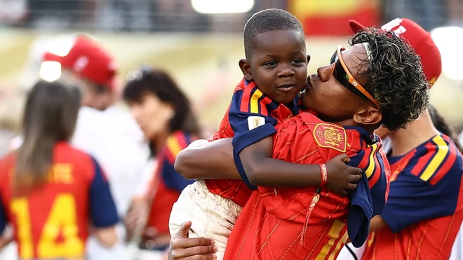 Ảnh bài viết Cậu em trai siêu đáng yêu của Lamine Yamal "gây bão" tại World Cup 2026