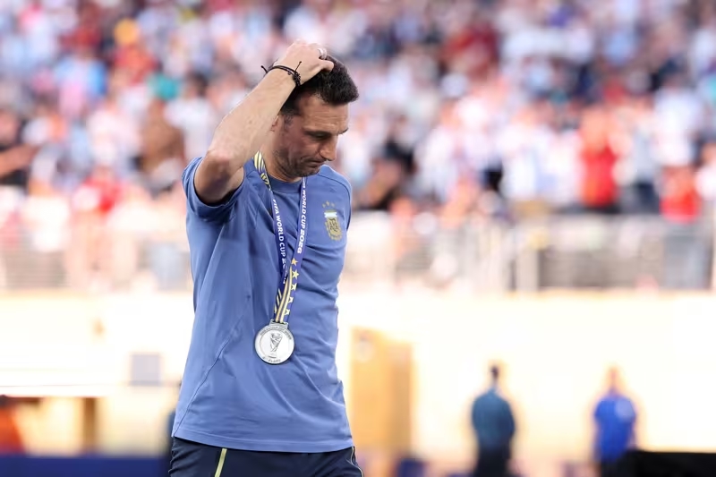 HLV Lionel Scaloni nói Argentina lịch sự khi chiến thắng và lịch sự khi thất bại. Ảnh: FIFA.com.