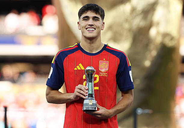 Ảnh bài viết Tại sao Pau Cubarsi ẵm giải Cầu thủ trẻ hay nhất World Cup?