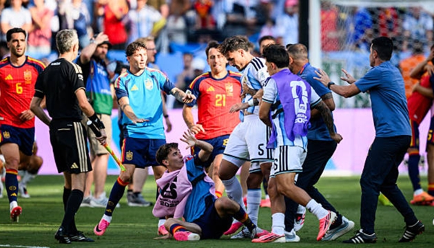 Ảnh bài viết Tuyển Argentina đối mặt án phạt từ FIFA sau trận chung kết