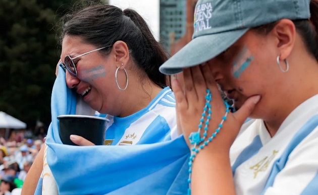 Ảnh bài viết Cơ trưởng Tây Ban Nha gây phẫn nộ vì trò đùa với fan Argentina