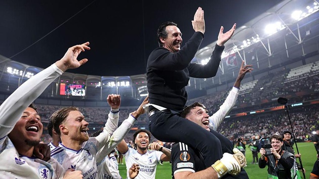 Emery trải qua mùa hè tái thiết đội hình Villa. (Ảnh: Getty Images)