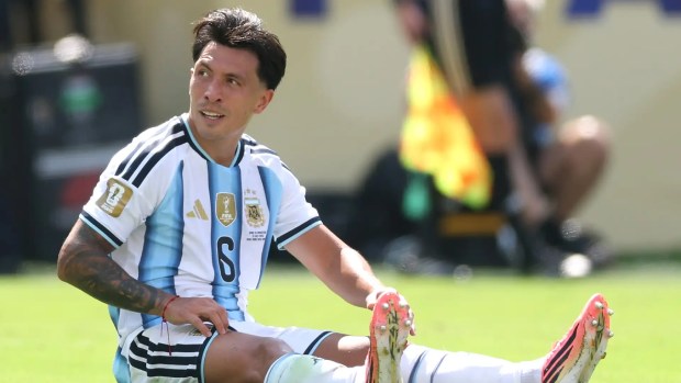 Ảnh bài viết Fan MU đòi bán Martinez sau chấn thương ở chung kết World Cup