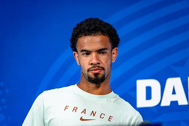 Manchester United khó lòng chiêu mộ Warren Zaire-Emery. Ảnh: Getty Images