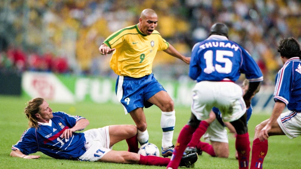 Ảnh bài viết Cơn ác mộng Paris và 90 phút kỳ lạ của Ronaldo năm 1998