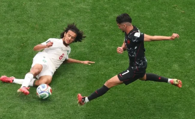 Ảnh bài viết Vì sao Man City khao khát tiền vệ Ayyoub Bouaddi?
