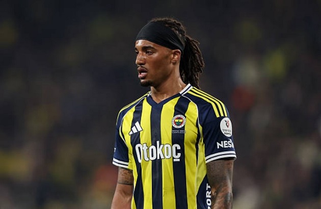 Brown lọt vào tầm ngắm của cả MU lẫn Chelsea. Ảnh: Getty.