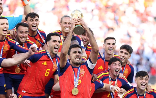 Mourinho muốn Real chiêu mộ Rodri. (Ảnh: Get Spanish Football News)