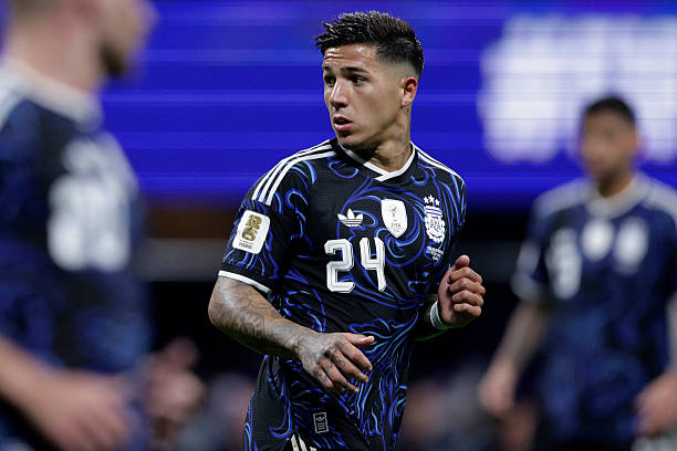 Ảnh bài viết Tin đồn chuyển nhượng tối 24/7: PSG cân nhắc Enzo Fernandez; Arsenal tiến gần Guimaraes