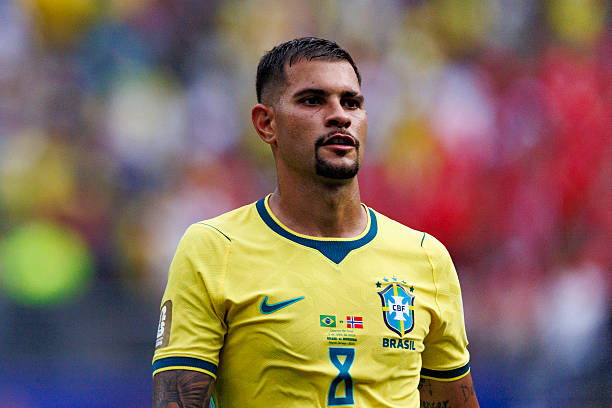 Arsenal nhắm Bruno Guimaraes để tăng cường hàng tiền vệ. Ảnh: Getty Images