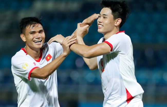 Đình Bắc tỏa sáng với cú hattrick ấn tượng. Ảnh: VFF.