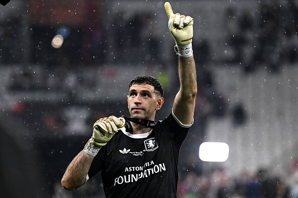 Juventus khó lòng chiêu mộ Emiliano Martinez. Ảnh Getty Images