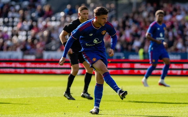 Ảnh bài viết Michael Carrick tìm thấy lời giải tuyến giữa từ Mason Mount