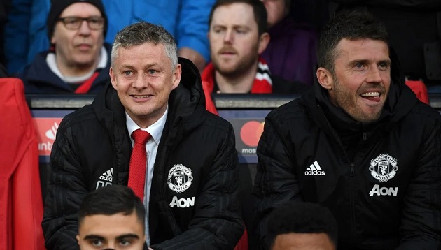 Solskjaer và Carrick từng có khoảng thời gian làm việc chung ở Old Trafford. Ảnh: Getty.